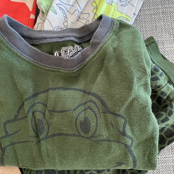 Lot of 4 sets toddler pajamas - Picture 4 of 5